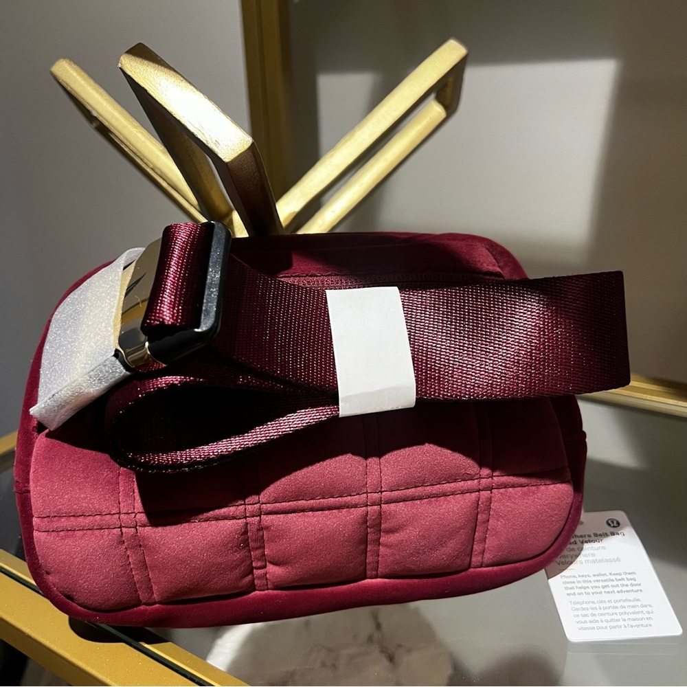 Lululemon Velour Belt Bag Burgundy NWT - Picture 7 of 10